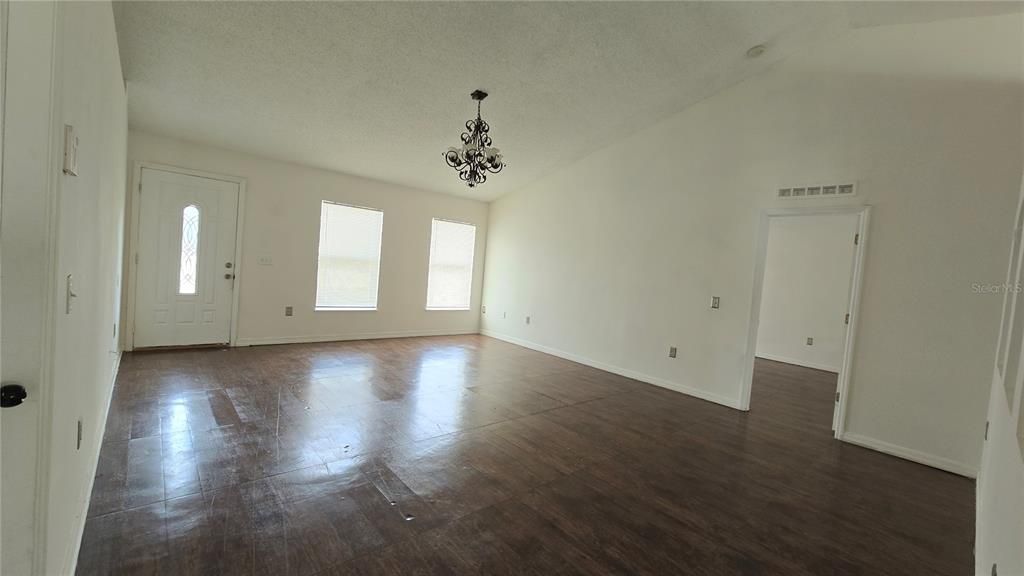 For Sale: $275,000 (3 beds, 2 baths, 1972 Square Feet)