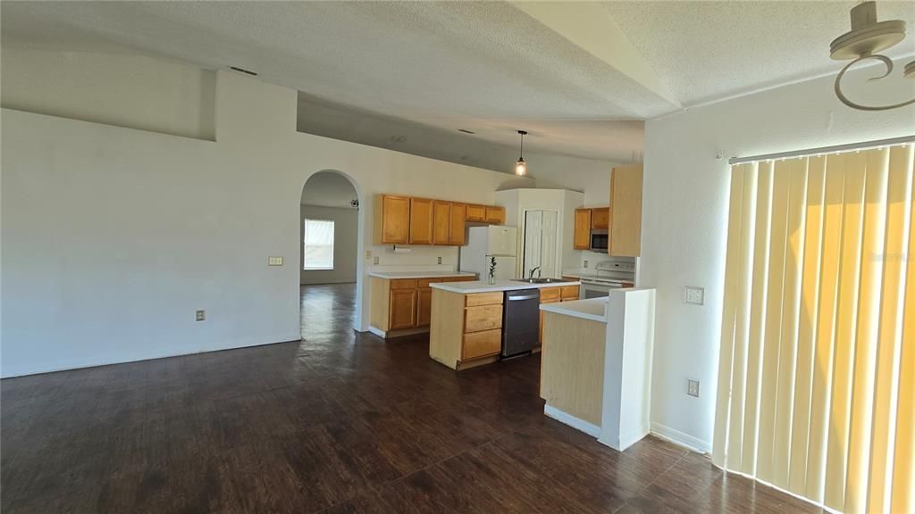 For Sale: $275,000 (3 beds, 2 baths, 1972 Square Feet)