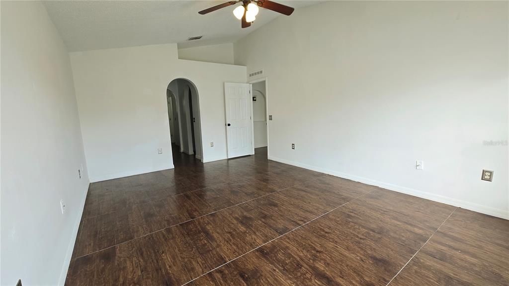 For Sale: $275,000 (3 beds, 2 baths, 1972 Square Feet)