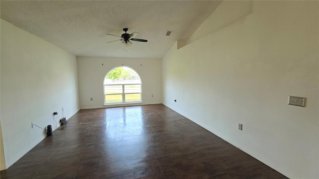 For Sale: $275,000 (3 beds, 2 baths, 1972 Square Feet)