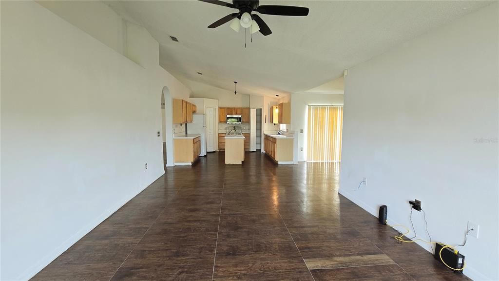 For Sale: $275,000 (3 beds, 2 baths, 1972 Square Feet)