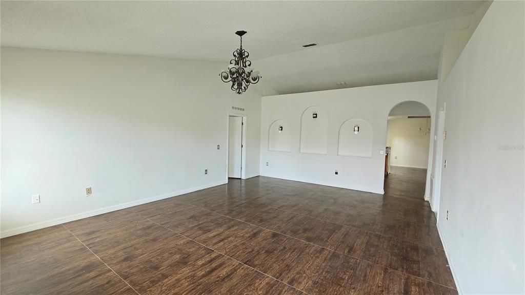 For Sale: $275,000 (3 beds, 2 baths, 1972 Square Feet)