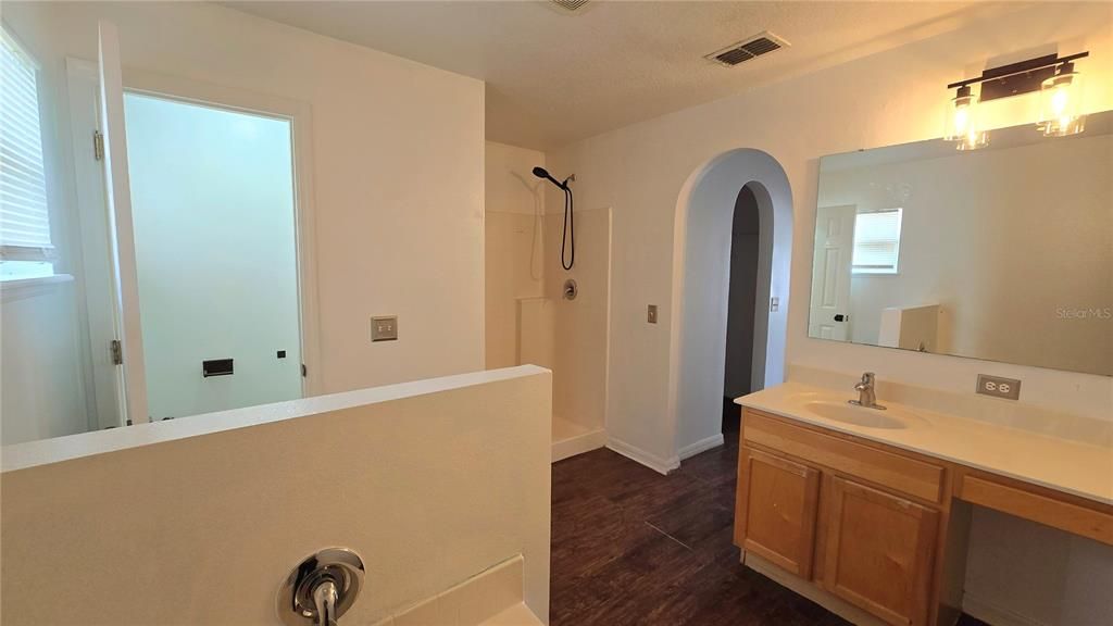 For Sale: $275,000 (3 beds, 2 baths, 1972 Square Feet)