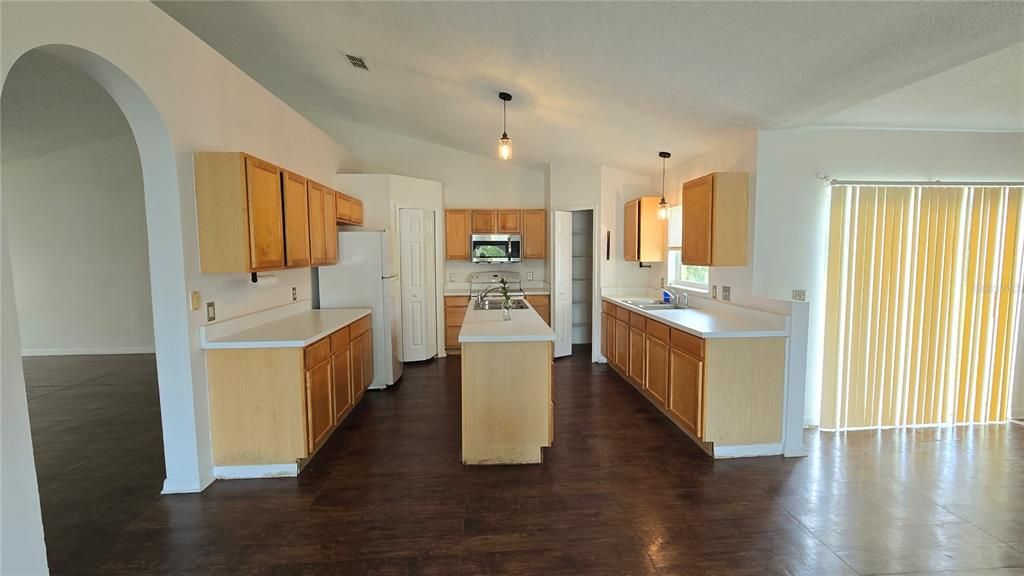 For Sale: $275,000 (3 beds, 2 baths, 1972 Square Feet)