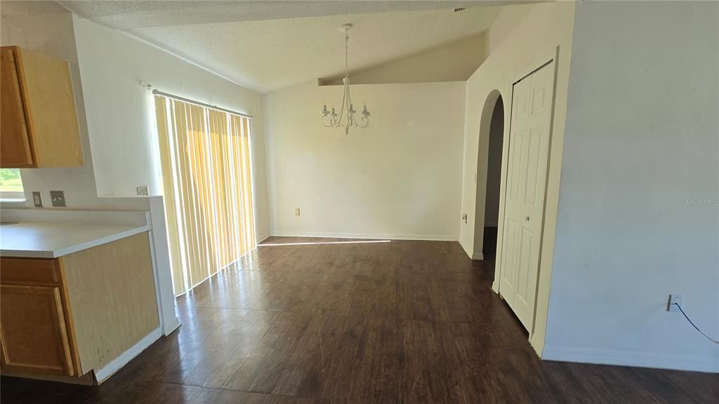 For Sale: $275,000 (3 beds, 2 baths, 1972 Square Feet)