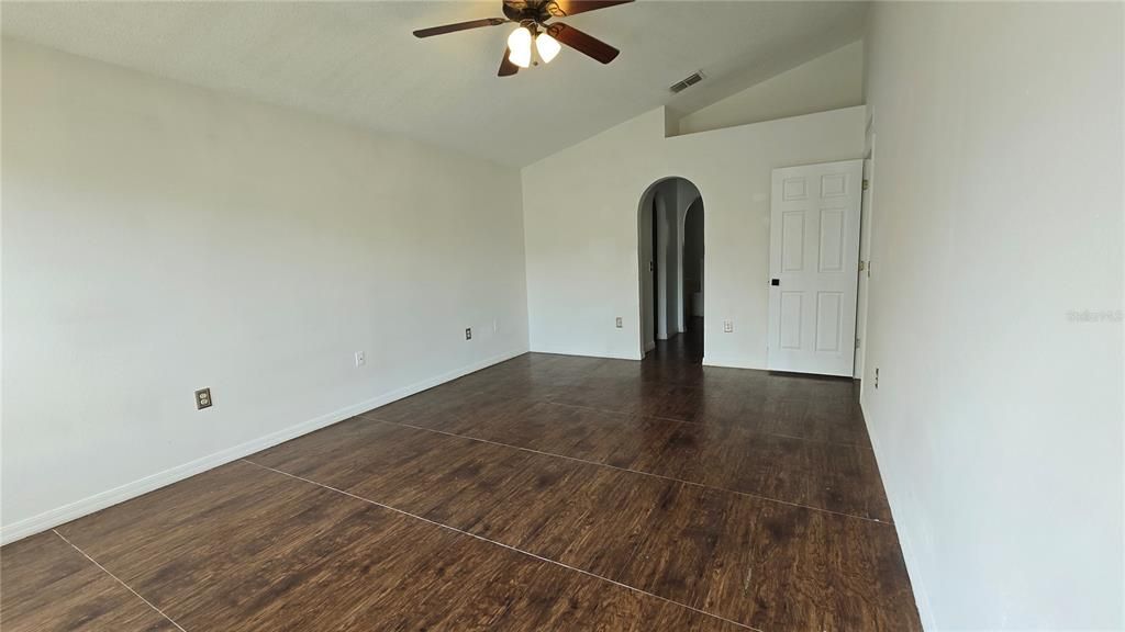 For Sale: $275,000 (3 beds, 2 baths, 1972 Square Feet)