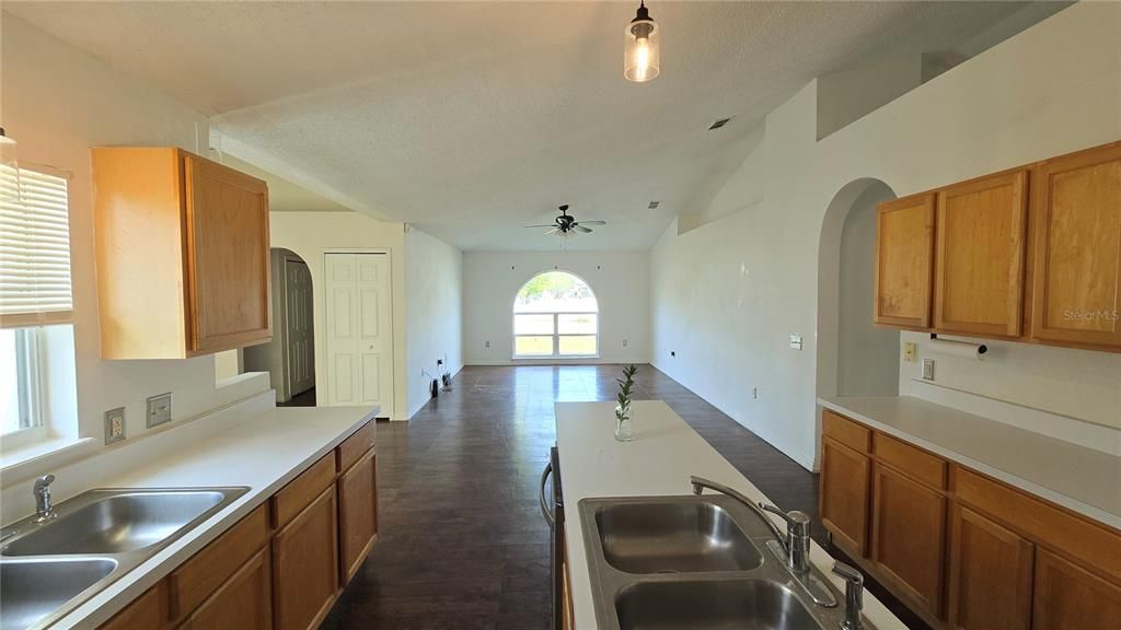 For Sale: $275,000 (3 beds, 2 baths, 1972 Square Feet)