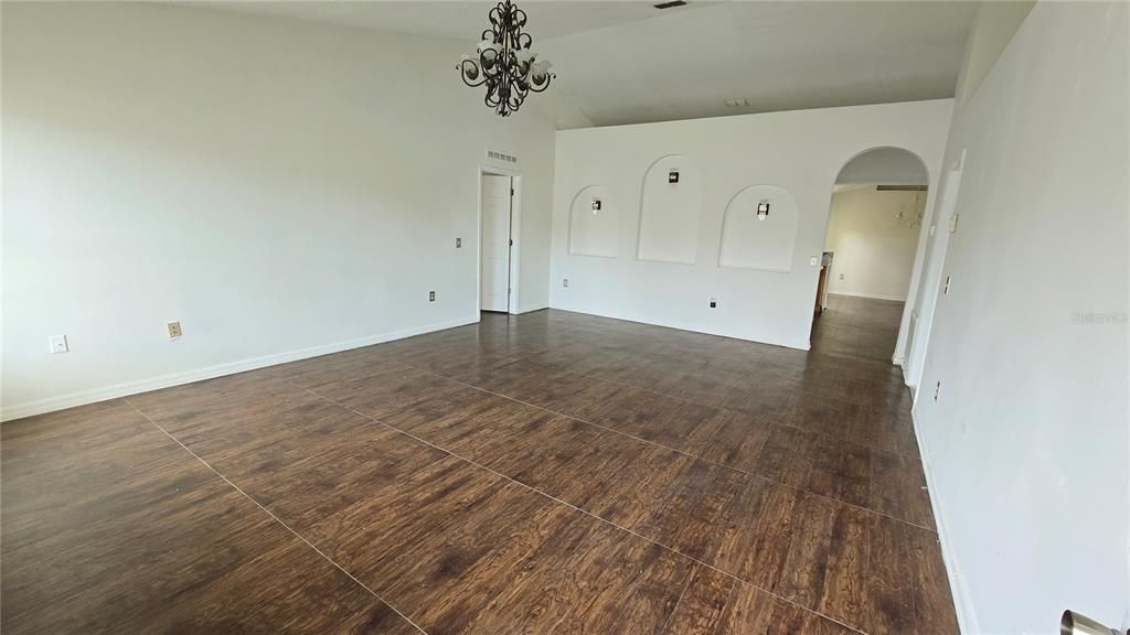 For Sale: $275,000 (3 beds, 2 baths, 1972 Square Feet)