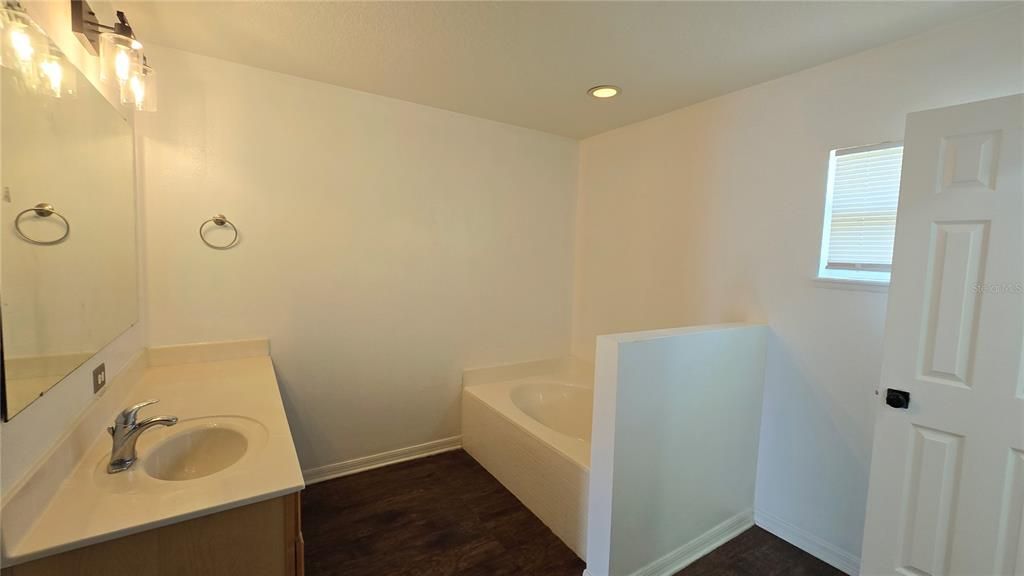 For Sale: $275,000 (3 beds, 2 baths, 1972 Square Feet)