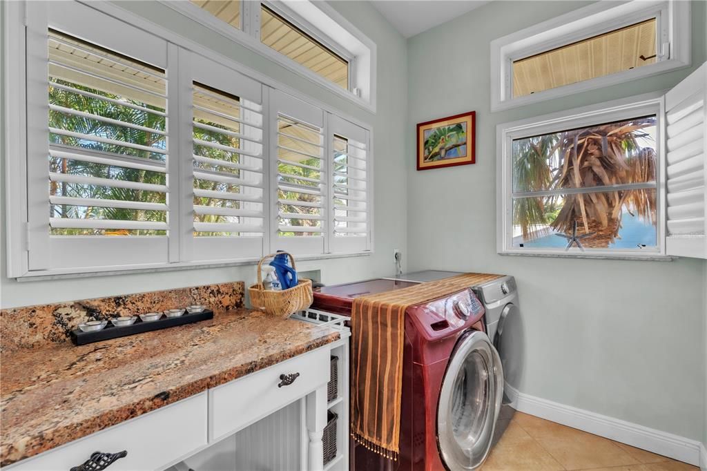 Activo con contrato: $2,350,000 (3 camas, 2 baños, 2233 Pies cuadrados)