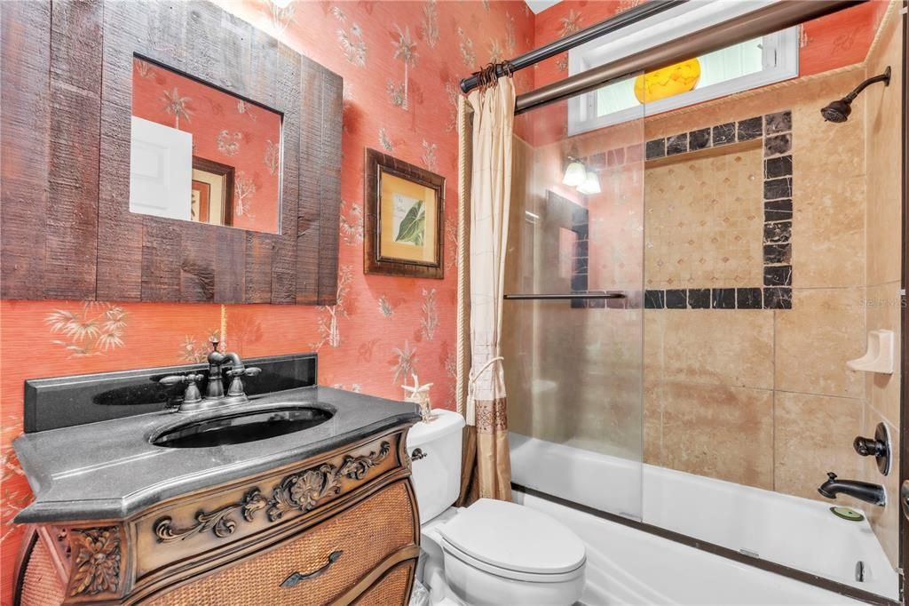 Activo con contrato: $2,350,000 (3 camas, 2 baños, 2233 Pies cuadrados)