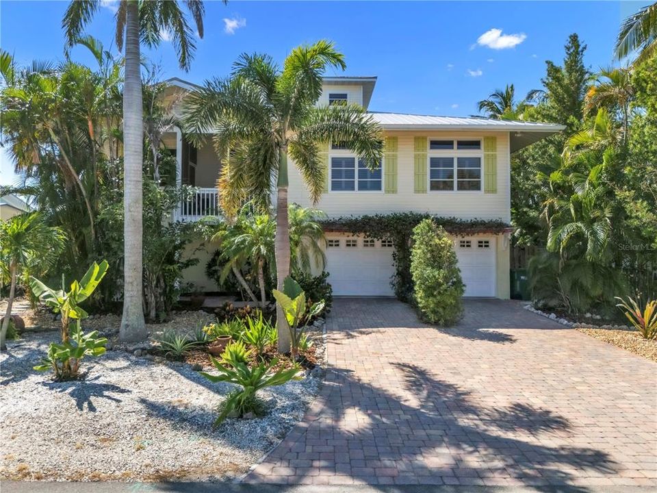 Activo con contrato: $2,350,000 (3 camas, 2 baños, 2233 Pies cuadrados)