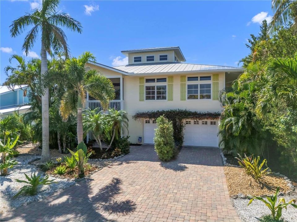 Activo con contrato: $2,350,000 (3 camas, 2 baños, 2233 Pies cuadrados)