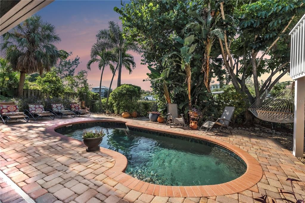 Activo con contrato: $2,350,000 (3 camas, 2 baños, 2233 Pies cuadrados)