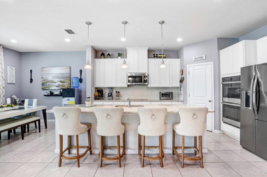 待售: $675,000 (5 贝兹, 4 浴室, 3273 平方英尺)