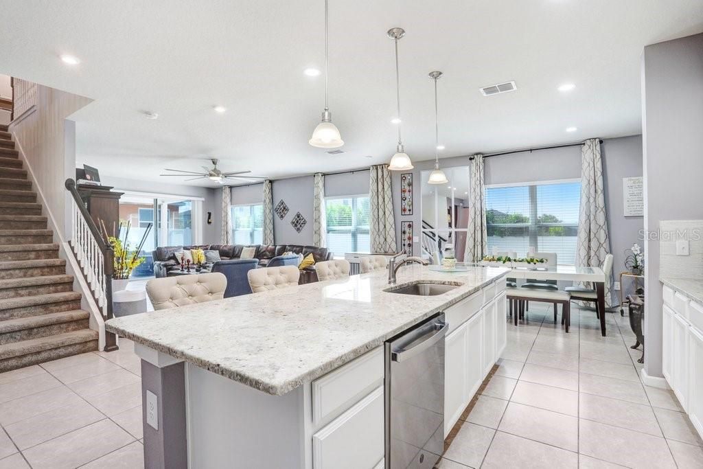 待售: $675,000 (5 贝兹, 4 浴室, 3273 平方英尺)