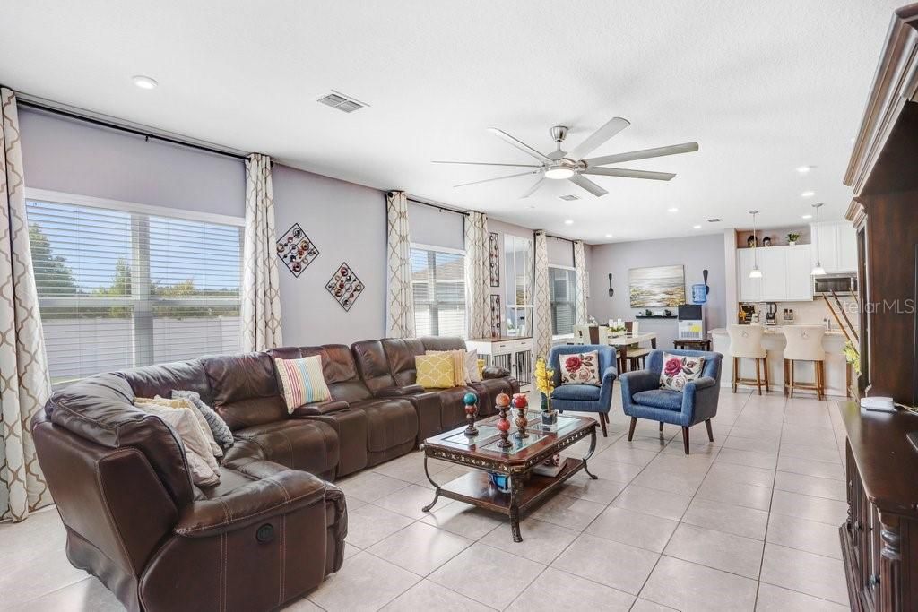 待售: $675,000 (5 贝兹, 4 浴室, 3273 平方英尺)