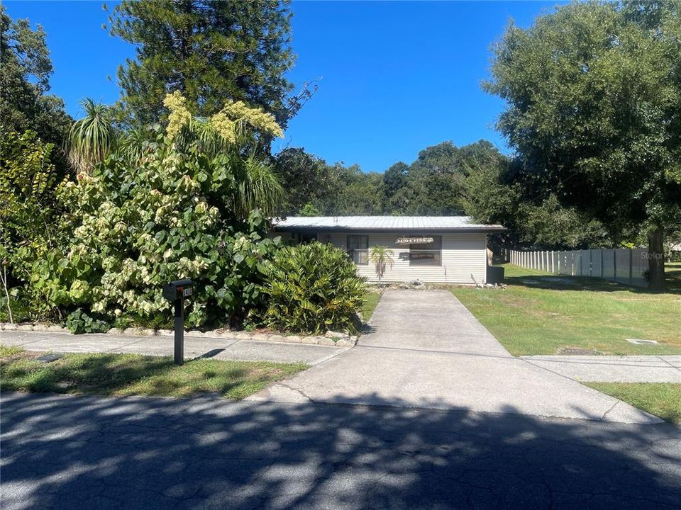 For Sale: $229,000 (3 beds, 2 baths, 1464 Square Feet)