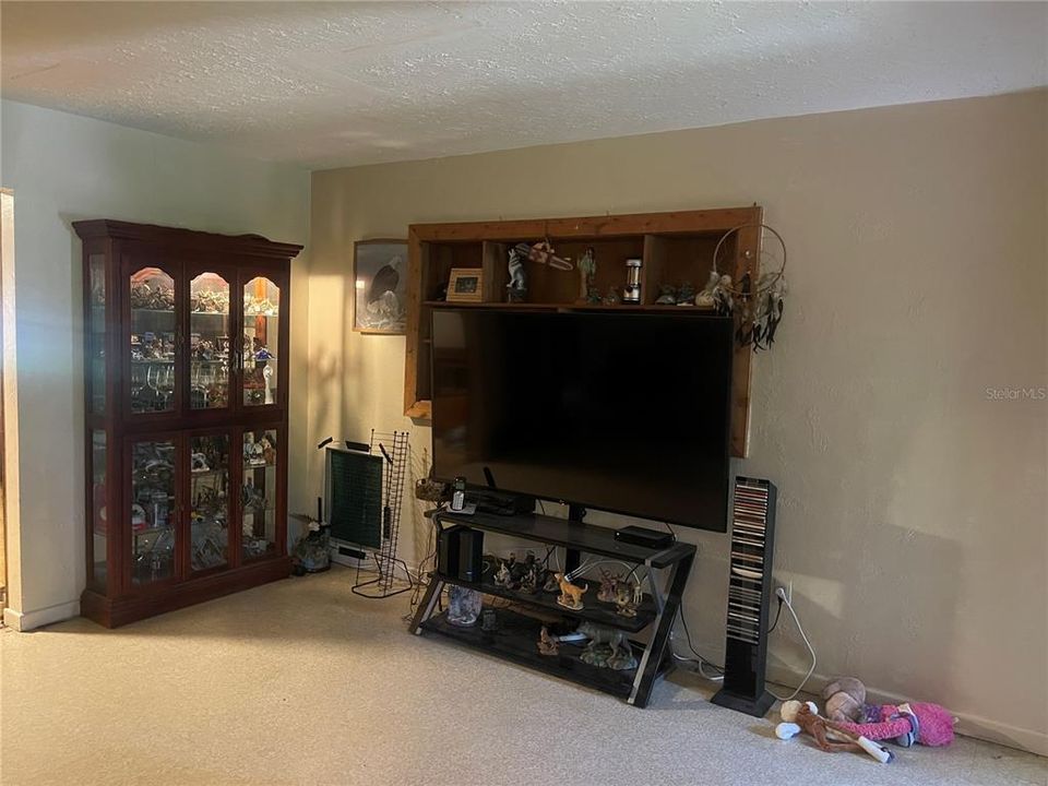 For Sale: $229,000 (3 beds, 2 baths, 1464 Square Feet)