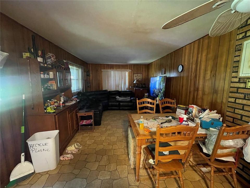 For Sale: $229,000 (3 beds, 2 baths, 1464 Square Feet)