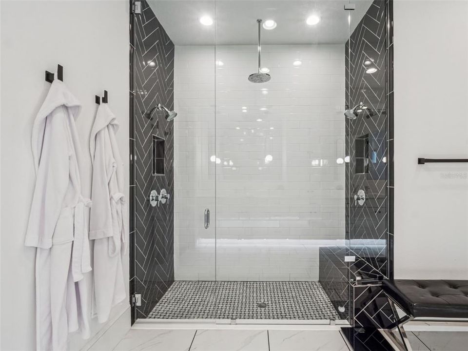 For Sale: $1,795,000 (5 beds, 4 baths, 3750 Square Feet)