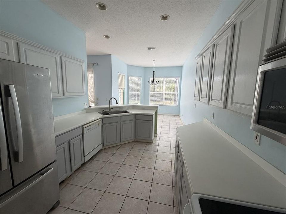 For Sale: $600,000 (3 beds, 2 baths, 2100 Square Feet)