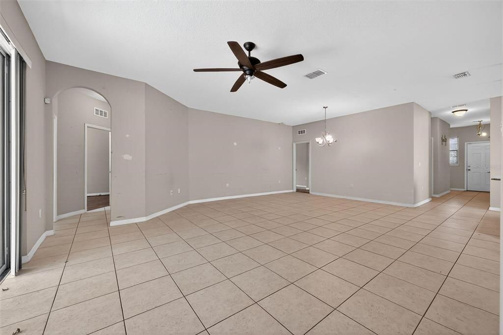 На продажу: $399,000 (5 спален, 4 ванн, 2092 Квадратных фут)