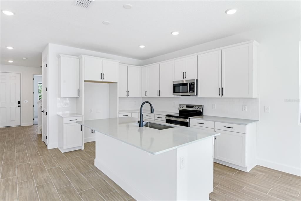 На продажу: $445,393 (5 спален, 3 ванн, 2800 Квадратных фут)