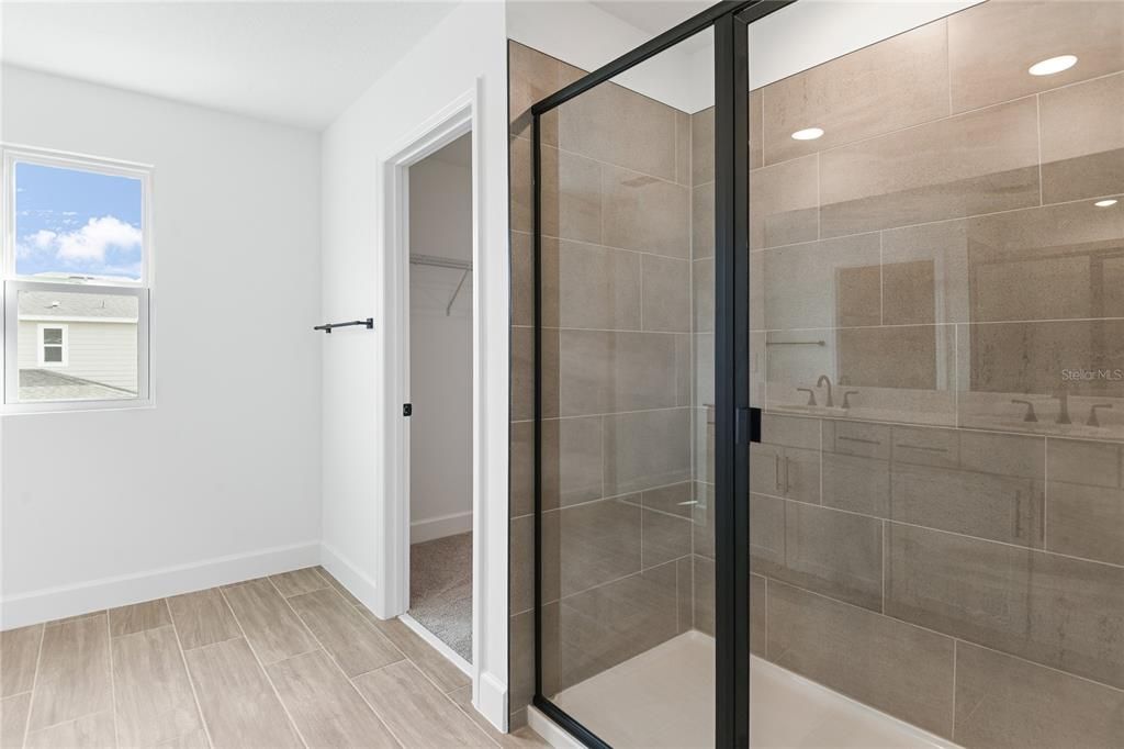 На продажу: $445,393 (5 спален, 3 ванн, 2800 Квадратных фут)