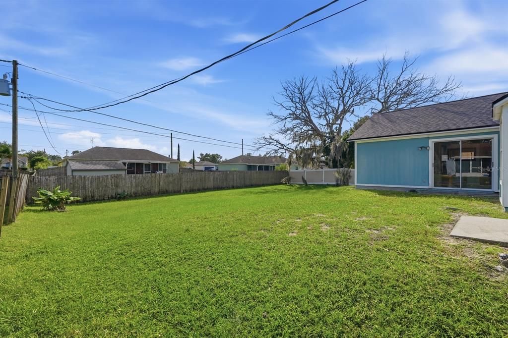 合同活跃: $325,000 (4 贝兹, 2 浴室, 1701 平方英尺)