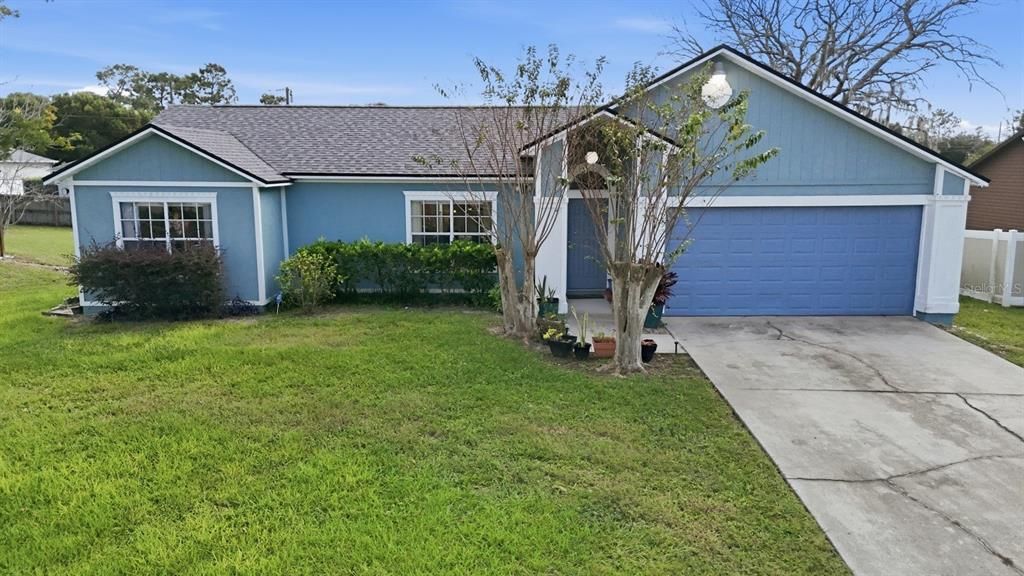 合同活跃: $325,000 (4 贝兹, 2 浴室, 1701 平方英尺)