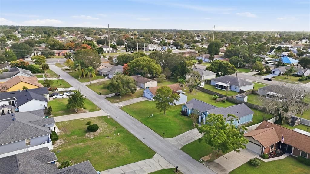 合同活跃: $325,000 (4 贝兹, 2 浴室, 1701 平方英尺)