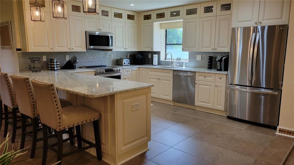 For Rent: $4,800 (2 beds, 1 baths, 1300 Square Feet)