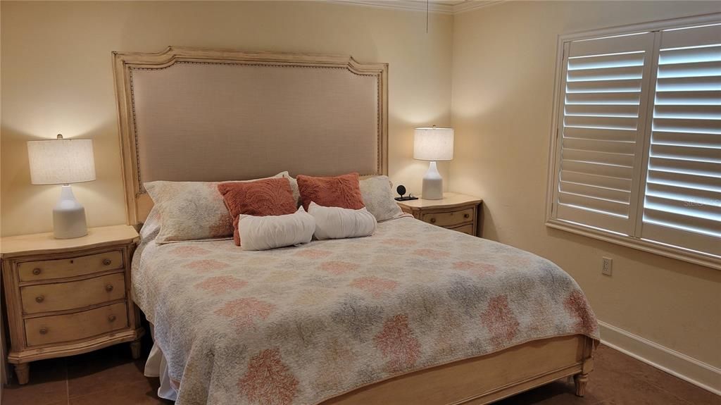 For Rent: $4,800 (2 beds, 1 baths, 1300 Square Feet)