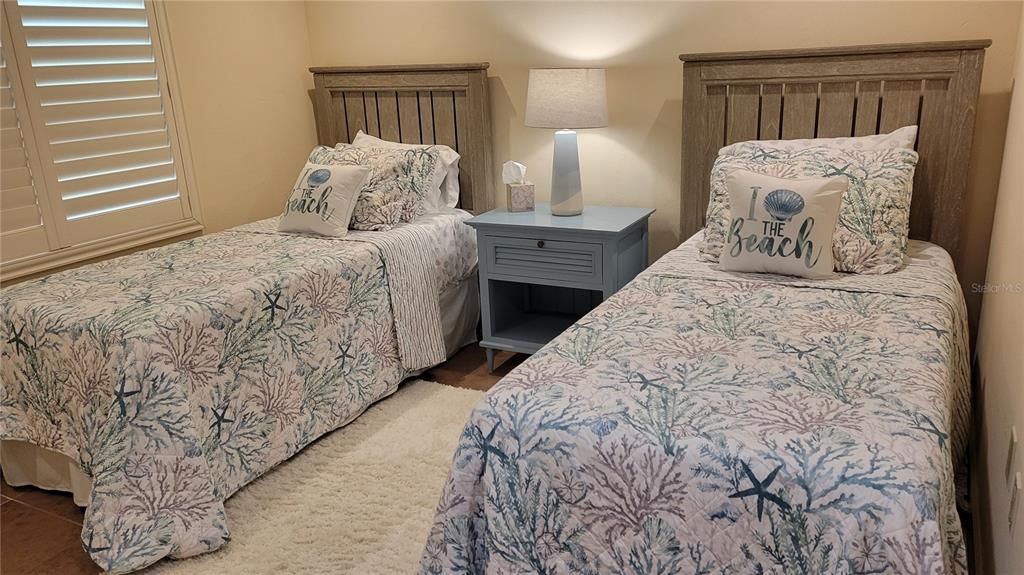 For Rent: $4,800 (2 beds, 1 baths, 1300 Square Feet)