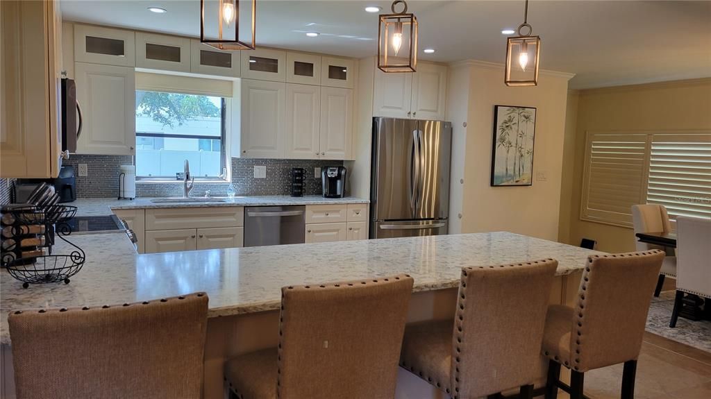 For Rent: $4,800 (2 beds, 1 baths, 1300 Square Feet)