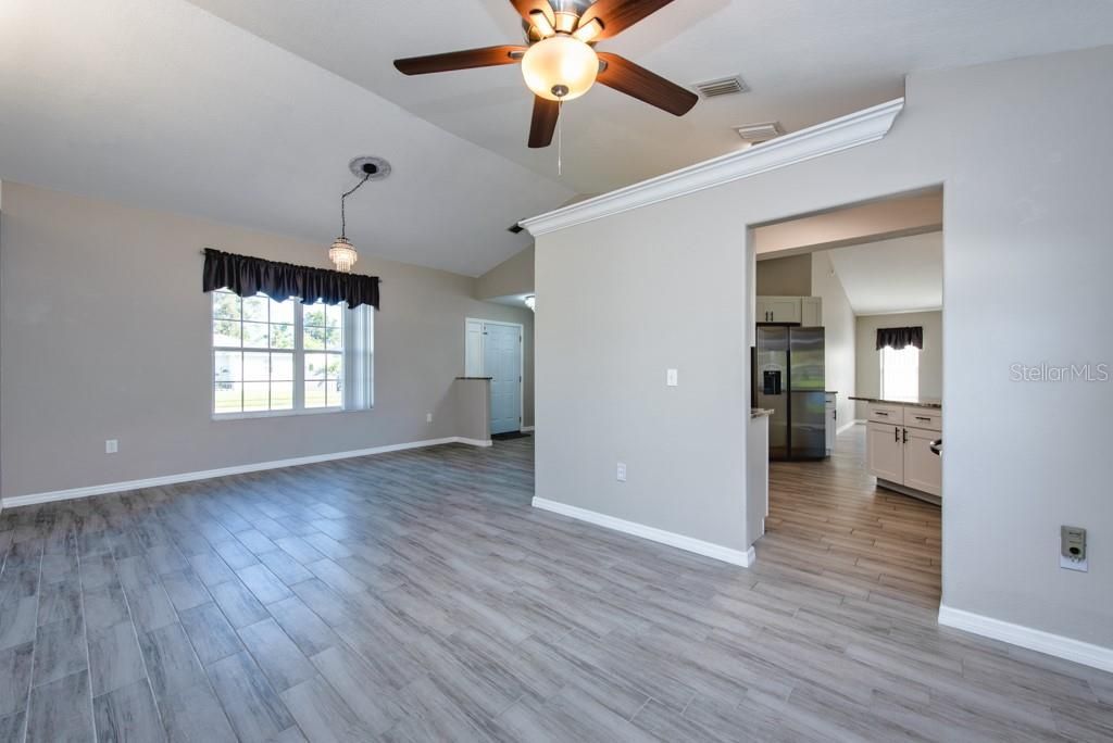 待售: $435,000 (3 贝兹, 2 浴室, 1697 平方英尺)