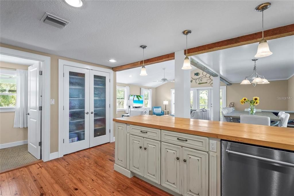 For Sale: $1,575,000 (3 beds, 3 baths, 2214 Square Feet)