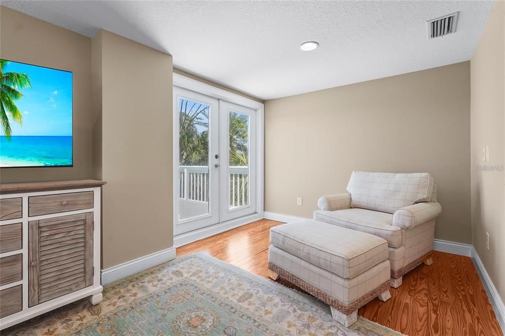 For Sale: $1,575,000 (3 beds, 3 baths, 2214 Square Feet)