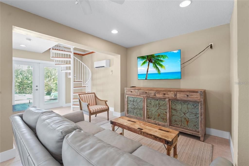 For Sale: $1,575,000 (3 beds, 3 baths, 2214 Square Feet)