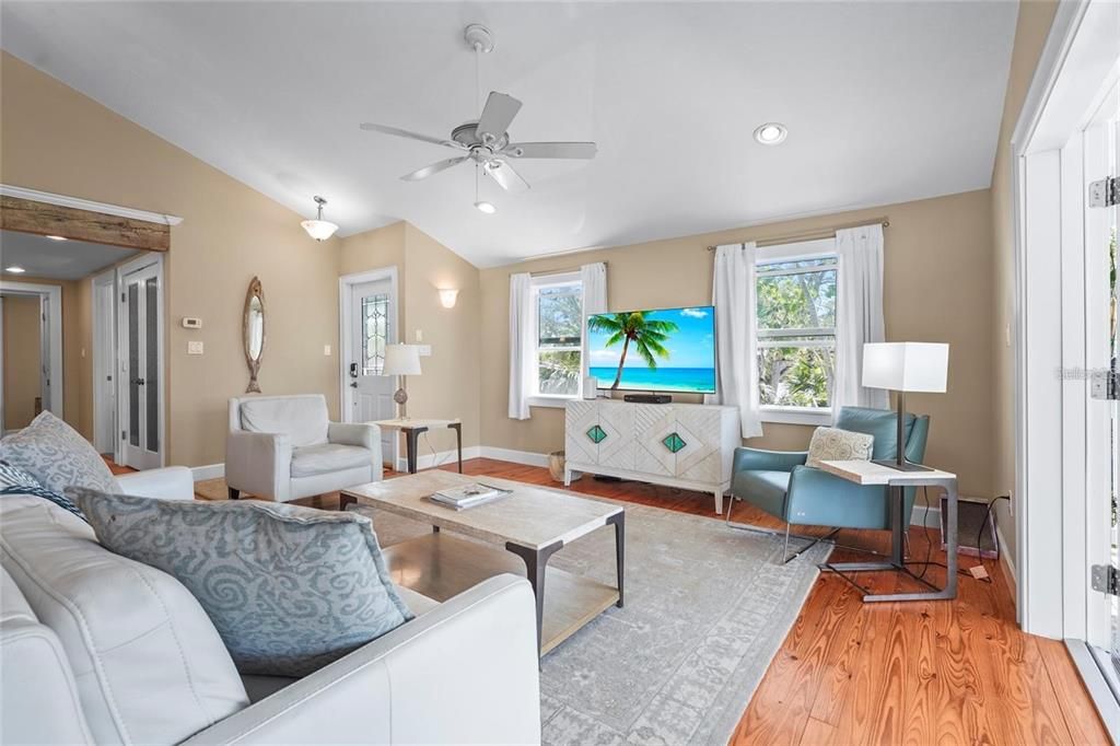 For Sale: $1,575,000 (3 beds, 3 baths, 2214 Square Feet)