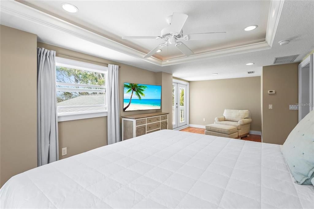 For Sale: $1,575,000 (3 beds, 3 baths, 2214 Square Feet)