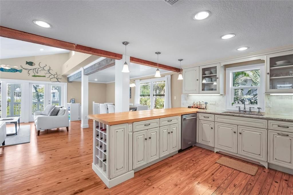 For Sale: $1,575,000 (3 beds, 3 baths, 2214 Square Feet)