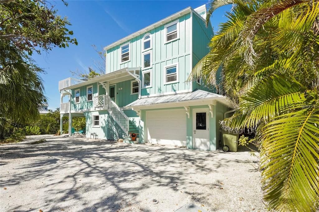 For Sale: $1,575,000 (3 beds, 3 baths, 2214 Square Feet)