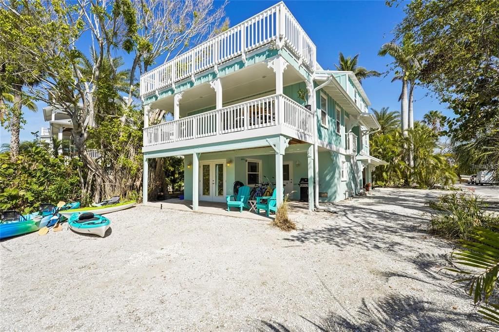 For Sale: $1,575,000 (3 beds, 3 baths, 2214 Square Feet)