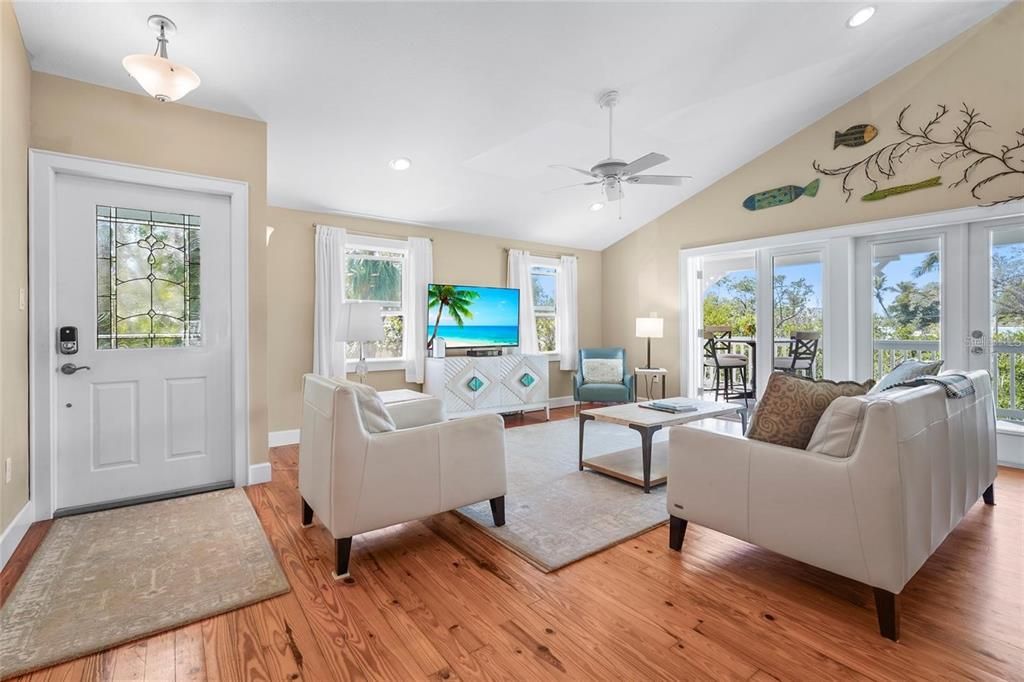 For Sale: $1,575,000 (3 beds, 3 baths, 2214 Square Feet)