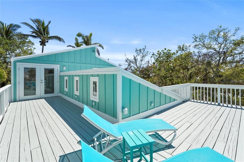 For Sale: $1,575,000 (3 beds, 3 baths, 2214 Square Feet)