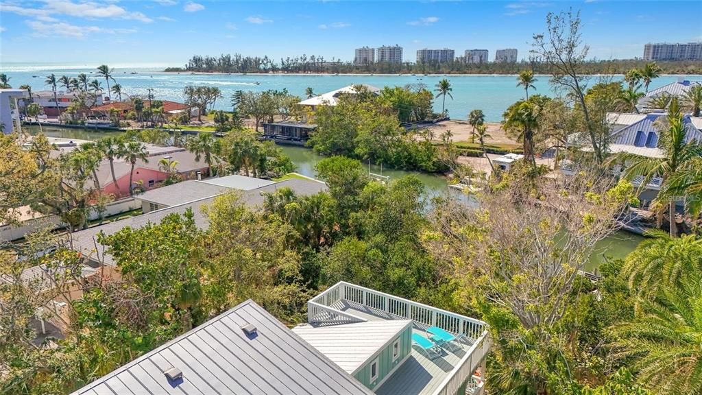 For Sale: $1,575,000 (3 beds, 3 baths, 2214 Square Feet)