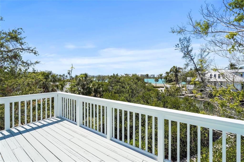 For Sale: $1,575,000 (3 beds, 3 baths, 2214 Square Feet)