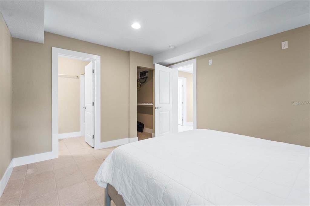 For Sale: $1,575,000 (3 beds, 3 baths, 2214 Square Feet)